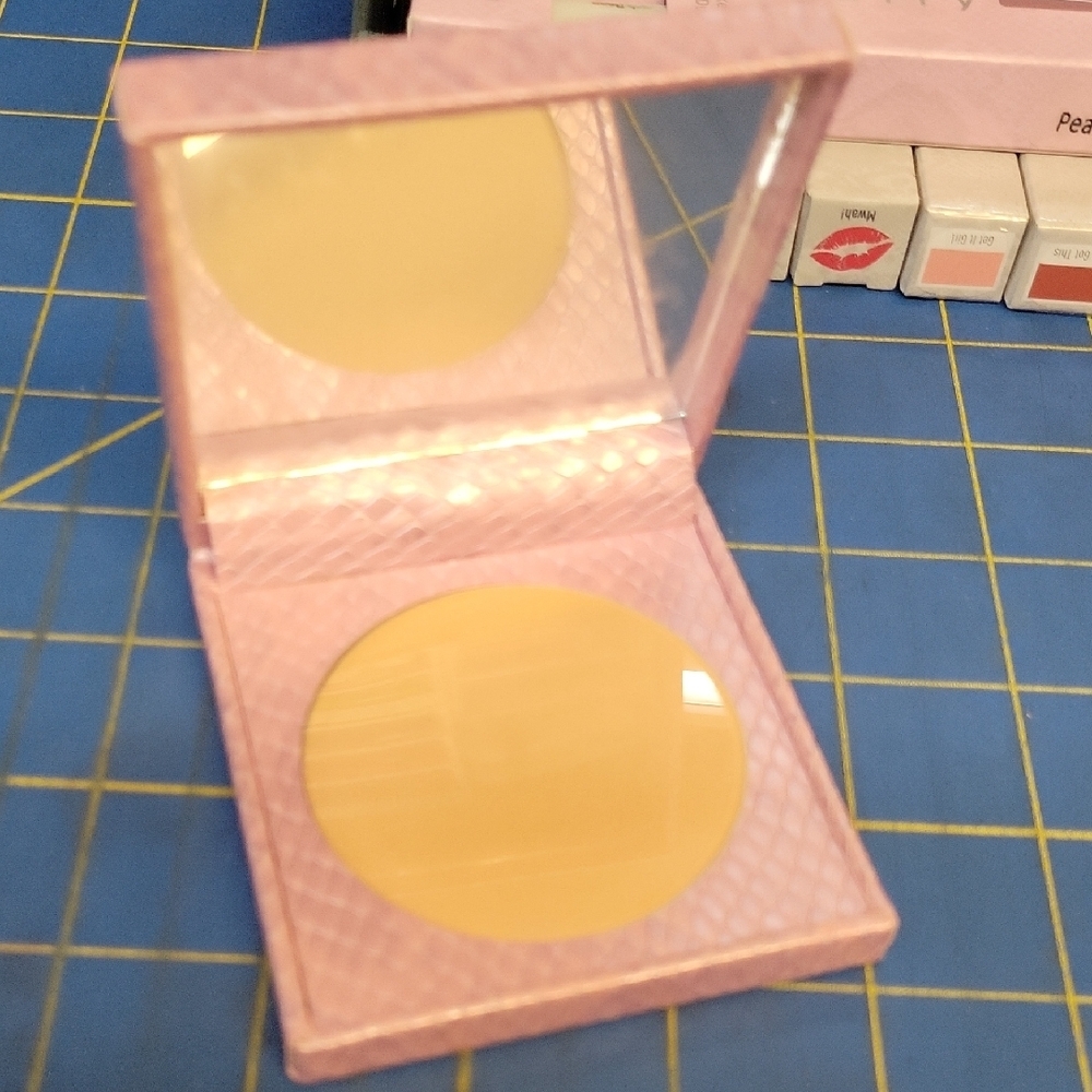 Mally Perfect Prep Neutralizing Powder Primer Light/Med Compact Mirror New 8.4g